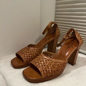 Vintage Elegant Tan Woven Heels
